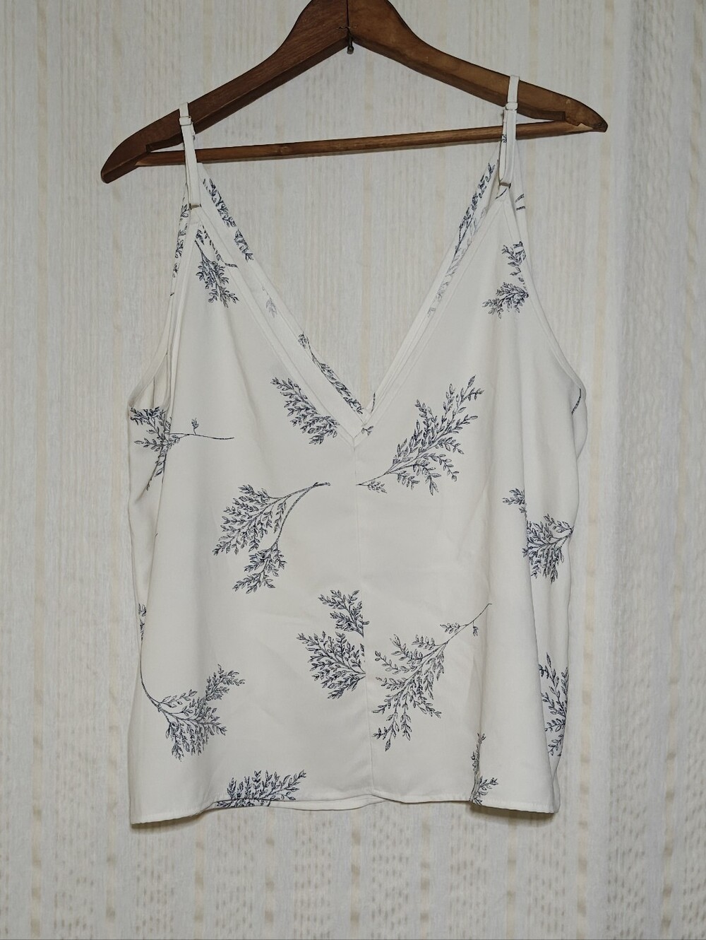 LOFT Cream Camisole with Navy Botanical Print Size XL